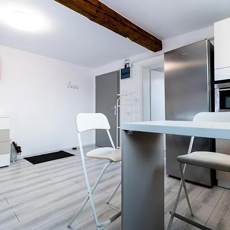 Apro - A Tiny House Experience In The Heart Of The Old Town, Moments Away From The Black Church *